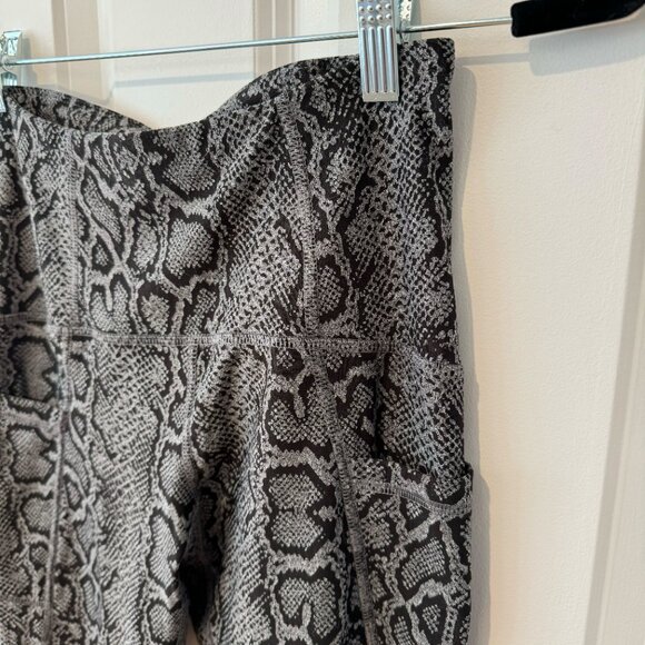 Champion Black and Grey Snakeskin Printed Leggings - Size Small - Picture 2 of 6